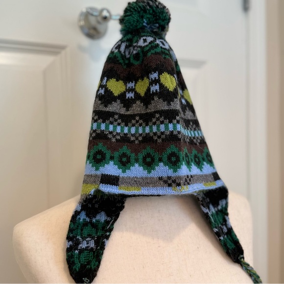 Weekend Max Mara Label-cut Bennie Hat with Pon Pon Size: OS Fall/ Winter/Holiday - Picture 8 of 13
